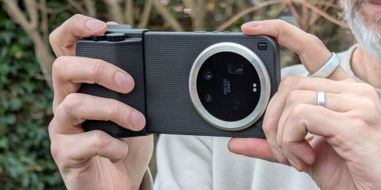 Review: Xiaomi 17 Ultra and Leitzphone Pack Leica Magic Into a Flagship Phone