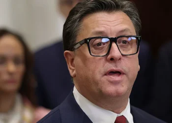 Sanofi, looking for more ‘rigor,’ swaps CEO Hudson for ex-Merck KGaA chief Garijo