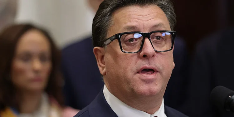 Sanofi, looking for more ‘rigor,’ swaps CEO Hudson for ex-Merck KGaA chief Garijo