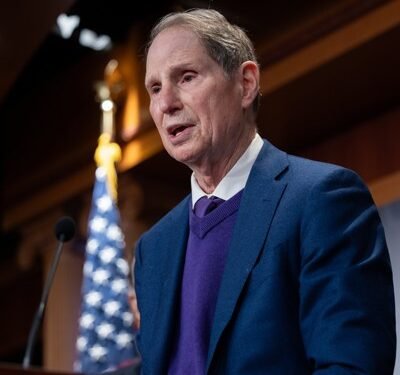 Sen. Wyden to block confirmation for NSA director, citing lack of experience