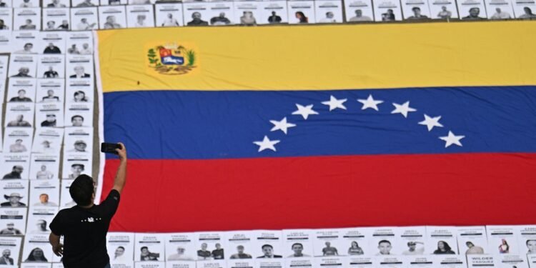 The Information Networks That Connect Venezuelans in Uncertain Times