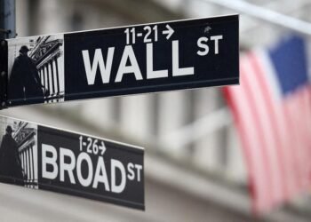 Wall Sreet ends modestly lower while US-Iran tensions boost crude prices