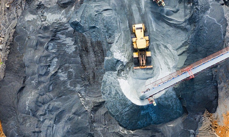 Zimbabwe courts partners to unlock 44 million ounces of platinum in a $500 million mine