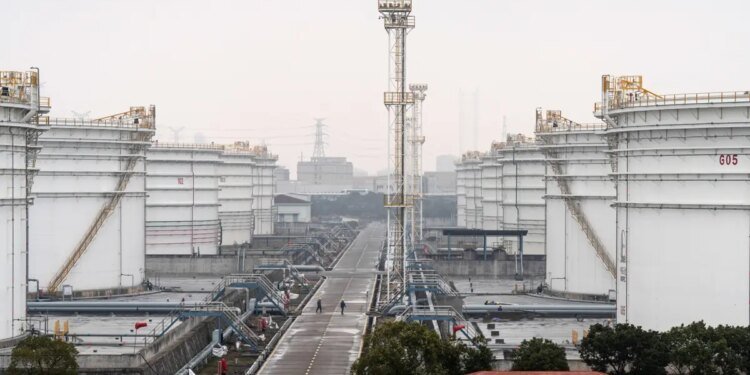 China Close to Tapping Commercial Oil Stockpiles, FGE Says