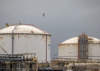 Europe Faces High War-Related Gas Prices Through 2027, HSBC Says