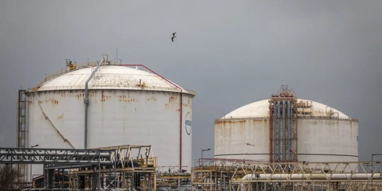 Europe Faces High War-Related Gas Prices Through 2027, HSBC Says