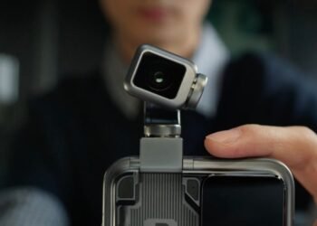 Honor says its ‘Robot phone’ with moving camera can dance to music