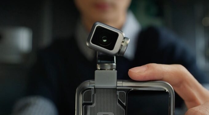 Honor says its ‘Robot phone’ with moving camera can dance to music