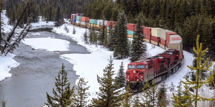 How Can a Locomotive Pull a Long Train That’s Much Heavier?