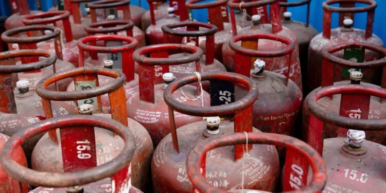 India Gas Utilities Aim to Grow Market Share on LPG Shortage