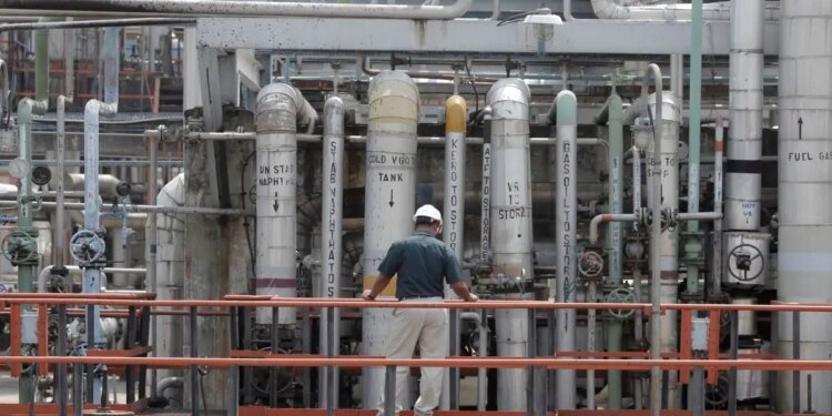 India Turns to Dirty Fuels to Fight Crippling Supply Squeeze