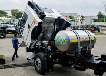 India arranging crude, LNG supplies from alternative sources, oil ministry official says