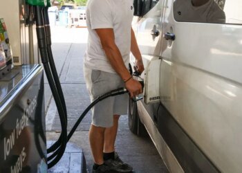 Net Zero Costs Less Than One Fossil Fuel Shock, UK’s CCC Says