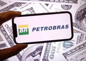 Petrobras to Buy Pair of Petronas’ Offshore Stakes