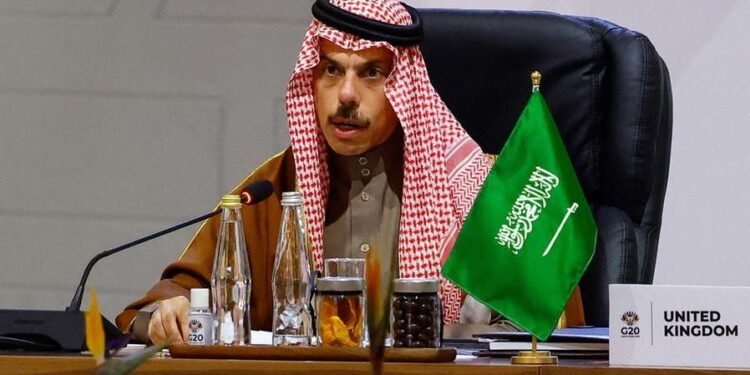 Saudi Foreign Minister discusses regional developments with Russian, Pakistani counterparts