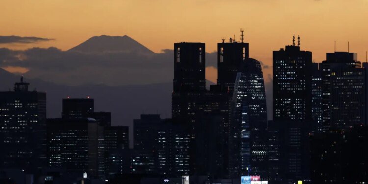 Stocks and Bonds Fall as No End of War in Sight: Markets Wrap